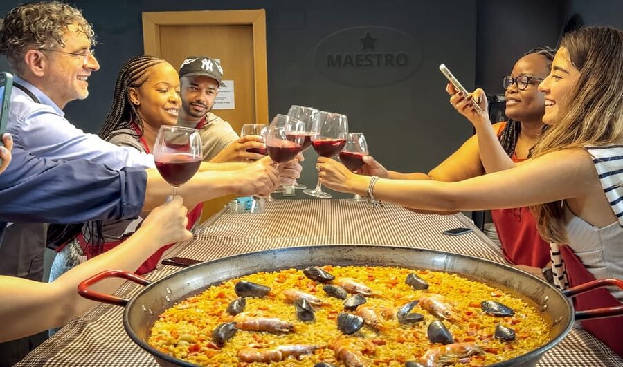 Barcelona: Seafood Paella ★Maestro★ & Tapas & Sangria - Paella Maestro in Sarrià: the vibe and what you’ll really do