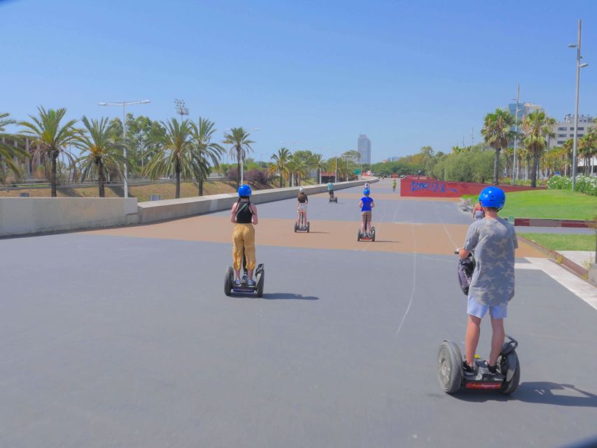 ❤️Barcelona Segway Tour ❤️ with a Local Guide - Arc de Triomf and Parc de la Ciutadella: the park moment and the Gaudí connection