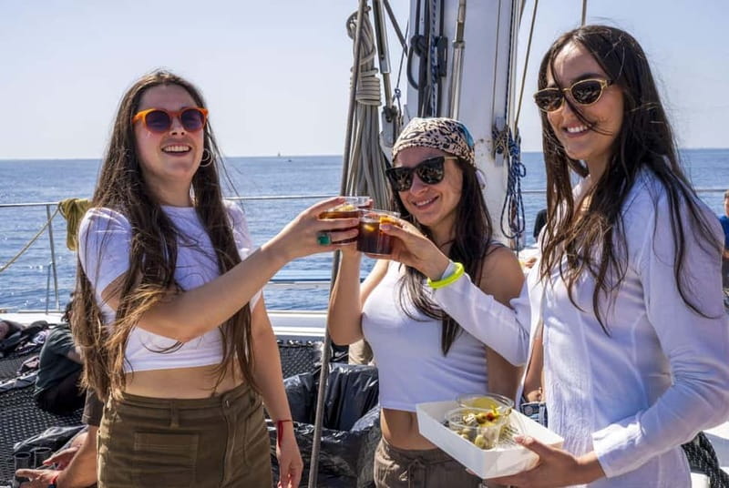 Barcelona: Shared cruise with chill music (+welcome drink) - Getting to the pier the easy way: Catamaran TurTur BIGSPACE