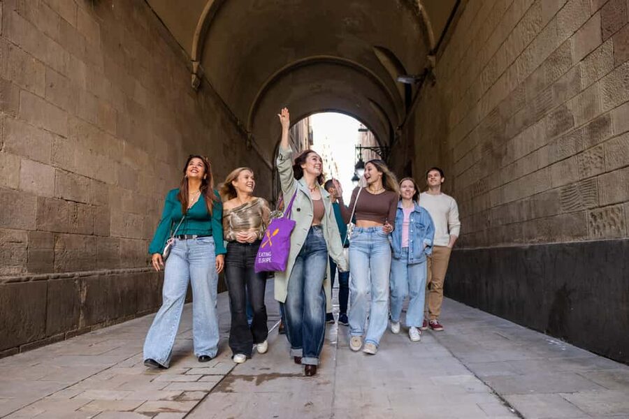 Barcelona Side Streets Tapas & Wine Tour - Who this tapas & wine tour suits best