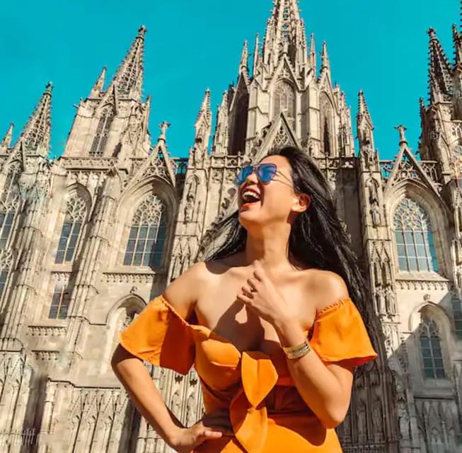 ✅ Barcelona: Sightseeing Professional Photoshoot Session - The 1.5-hour rhythm: walking the Gothic Quarter with direction