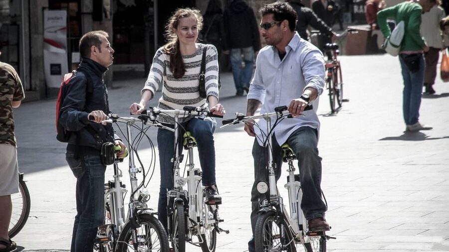 Barcelona: Small Group or Private Bike Tour - Meeting Near Plaça Reial: Getting Started Without Losing Time