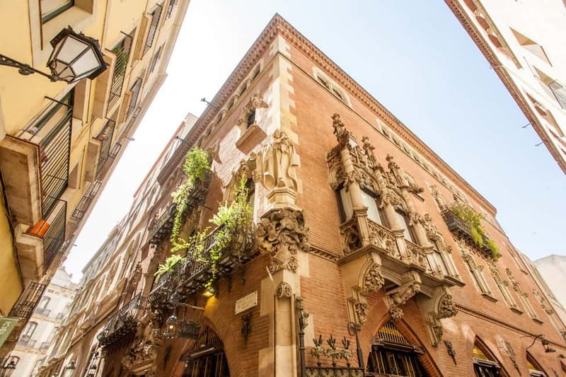 Barcelona: Small Group Picasso Tour with Picasso Museum - Els Quatre Gats: Picasso’s café world in 10 minutes
