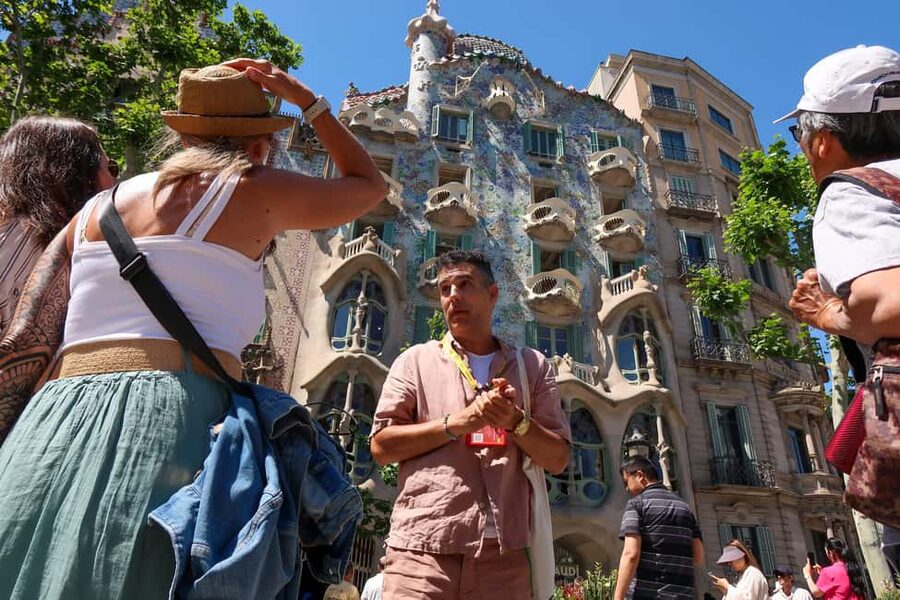 Barcelona Small Group Tapas Tour with 6 Tastings & 3 Drinks - Casa Milà (La Pedrera): the finale that feels like dessert