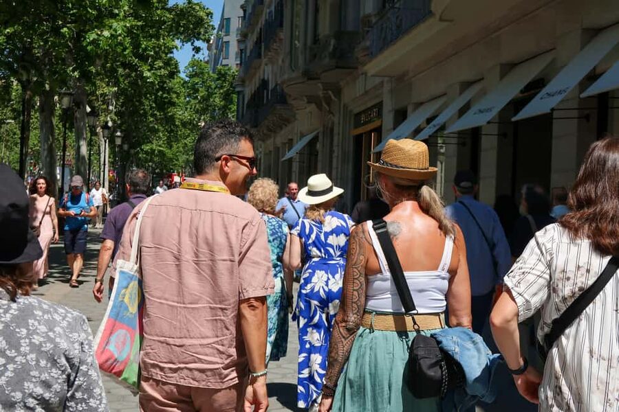 Barcelona Small Group Tapas Tour with 6 Tastings & 3 Drinks - Logistics that matter: meeting point and what to bring