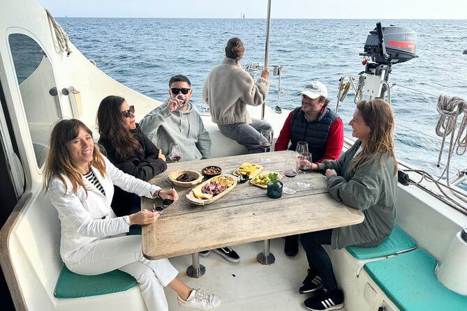 Barcelona Small Group Trip by Catamaran w Tapas, Cava and Sunset - SUP boards on board: what the inclusion means for you