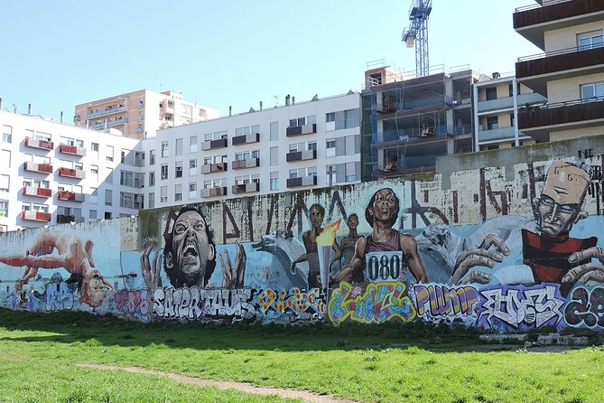 Barcelona Street Art and Graffitti Bicycle Tour - What You’ll Actually Do: A Practical Ride with Built-In Stops