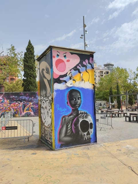 Barcelona | Street Art Bike tour - Narrow streets and photo pauses: Carrer de la Lluna and Carrer de la Riereta