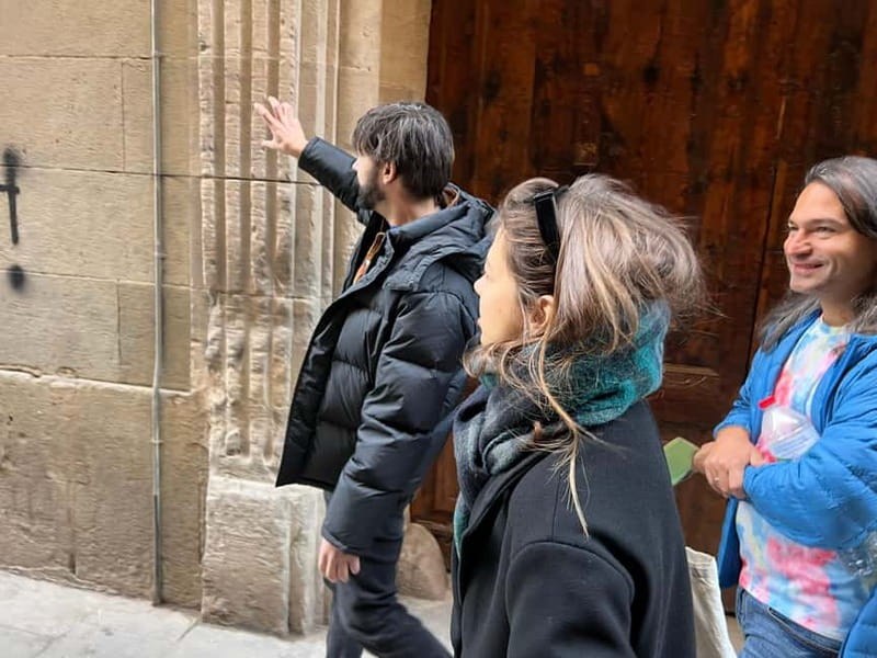 Barcelona: Street Art & Visit to Galleries Tour - Meet at Plaça Universitat and Get Oriented Fast