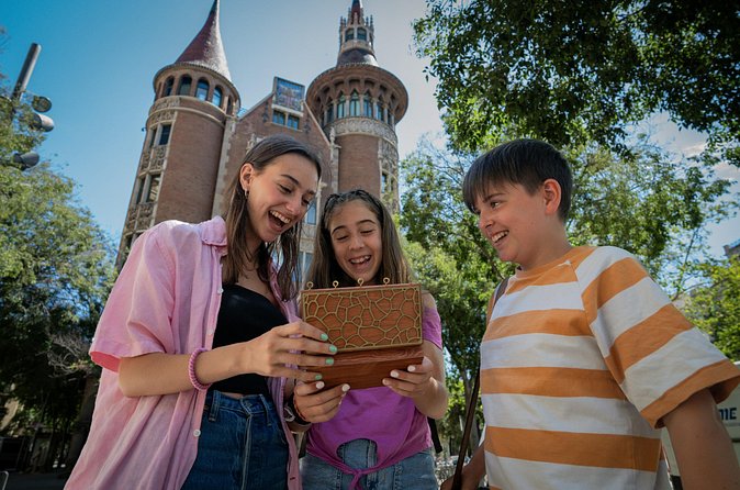 Barcelona Street Escape: Gaudi and the Hidden Treasure - Weather and comfort: the one practical catch