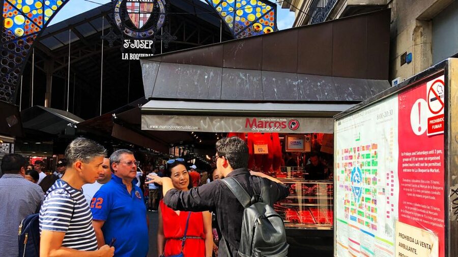 Barcelona: Street Food & Sightseeing Tour with Local Market - Key highlights at a glance