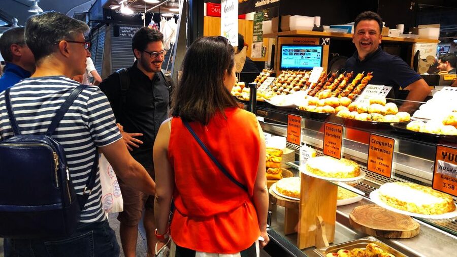 Barcelona: Street Food & Sightseeing Tour with Local Market - Pace, Group Feel, and What to Bring (Comfort Shoes Are Non-Negotiable)