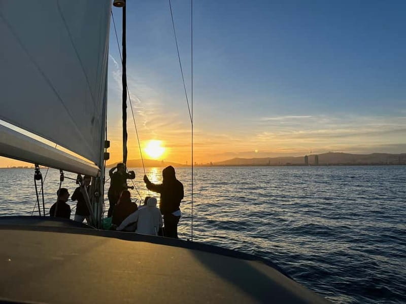 Barcelona: Sunset Boat Trip with Cava Wine and Snacks - Key highlights at a glance