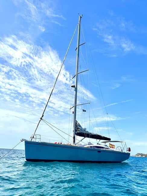 Barcelona: Sunset or Afternoon Yacht Cruise with Drinks - Open Bar + Snacks: How the Drinks Fit the Experience
