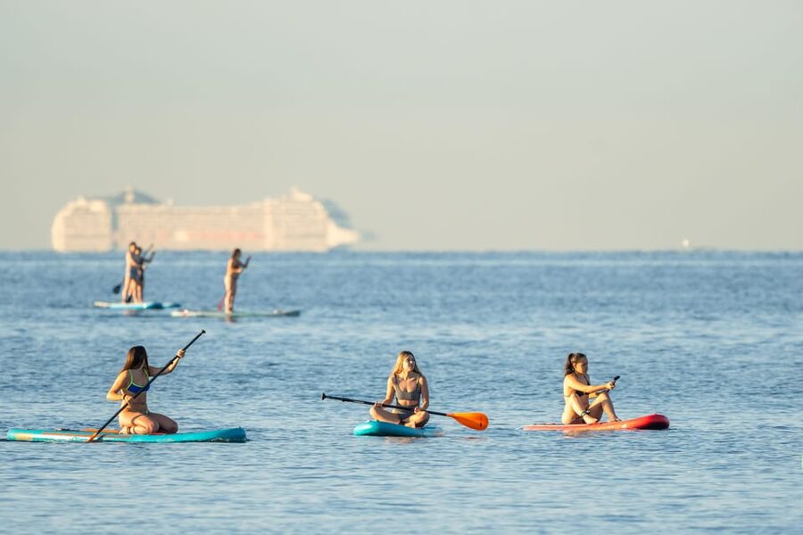 Barcelona: Sunset Paddleboarding Experience with 1 Beer - A quick beach briefing at Barceloneta: learning without the classroom feel