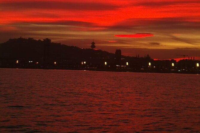 Barcelona Sunset Private Sailing & Live Spanish Guitar & open Bar - The Skipper Makes the Difference (And It Shows in the Way the Route Feels)