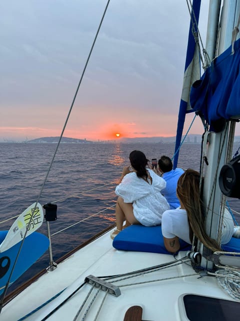 Barcelona: Sunset Sailboat Cruise with Drinks and Snacks - Mooring 901: Where You Start and How to Show Up Ready