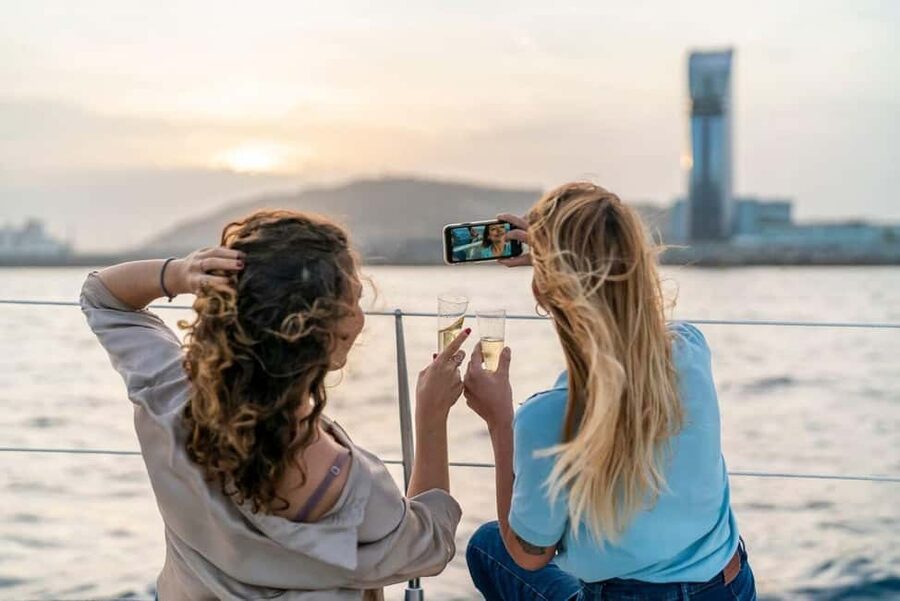 Barcelona Sunset Sailing Experience with open bar and snakcs - Sailing into sunset at Port Olímpic: what makes it work
