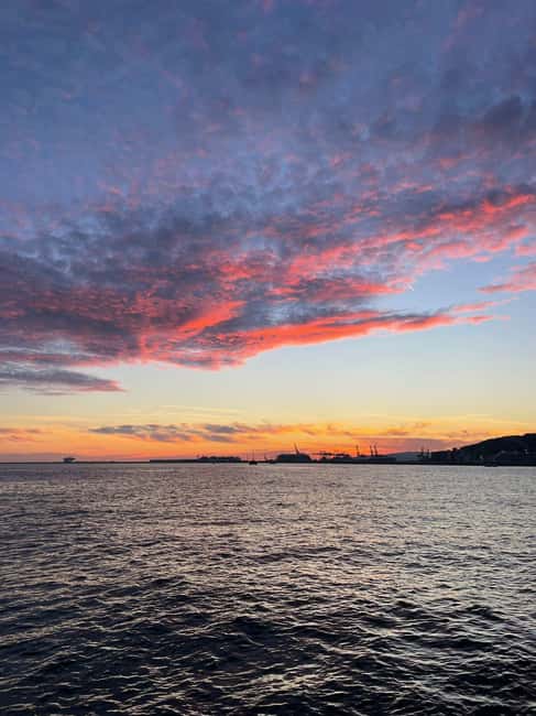 Barcelona Sunset Sailing Experience with open bar and snakcs - Before you set sail: the quick Barcelona circuit around the old core