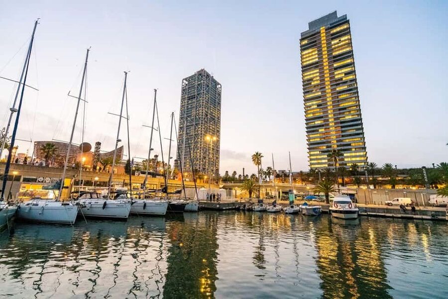 Barcelona Sunset Sailing Experience with open bar and snakcs - Group size, private option, and who this suits best