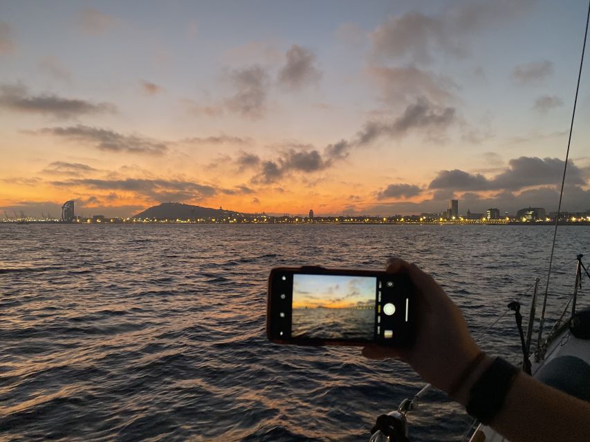 Barcelona: Sunset Sailing Tour with Open Bar & Snacks - First Views of Barcelona: Twin Towers and El Peix d’Or
