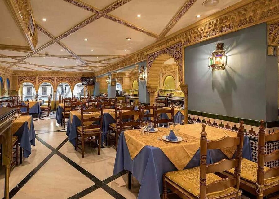 Barcelona: Tablao Flamenco Cordobes with Food/Drink Options - Before the show: your meal choices (and what to pick)