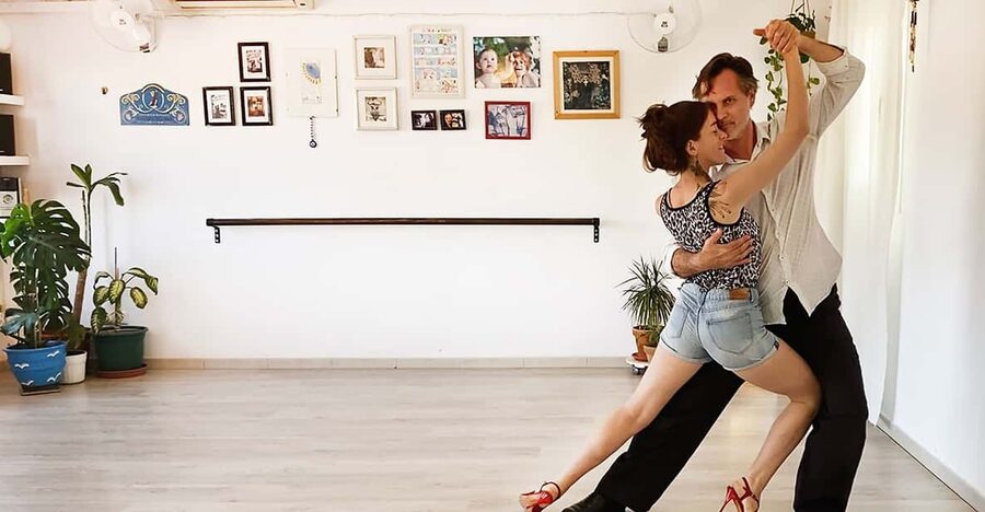 Barcelona: Tango Lesson with Drinks and Video - Should You Book This Tango Lesson in Barcelona?