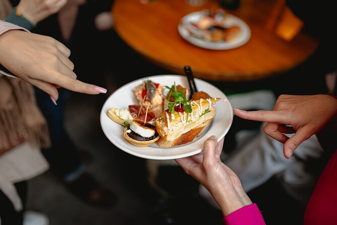 Barcelona Tapas Food Tour with Lunch or Dinner in El Born - Santa Maria del Mar: A Quick Stop That Adds Big Atmosphere