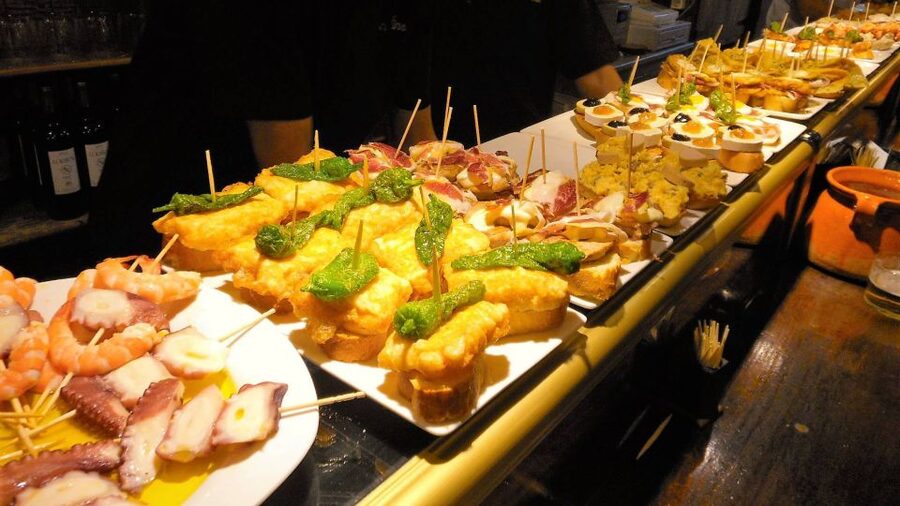 Barcelona: Tapas & Picasso Museum Guided Walking Tour - Entering the Old Town from Plaça Reial