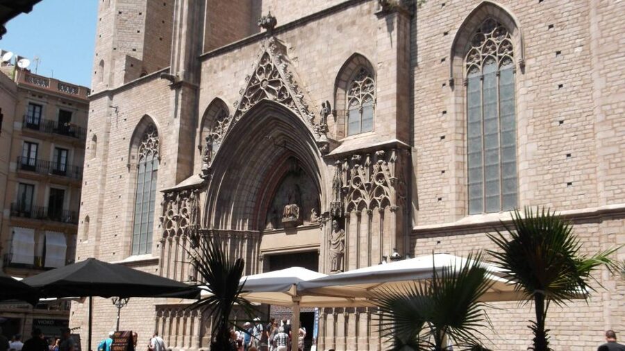 Barcelona: Tapas & Picasso Museum Guided Walking Tour - Three bars, multiple tastes: how the tasting stays balanced