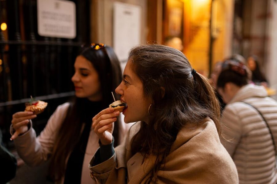 Barcelona: Tapas Tour with Food Tastings and Drinks - Why 2.5 Hours with 9 Tapas Actually Feels Reasonable