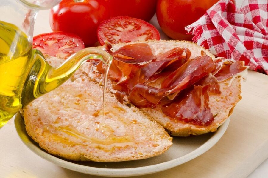 Barcelona: Tapas Walking Tour & Flamenco Show - A 3.5-hour route: Eixample to Born to Plaça Reial