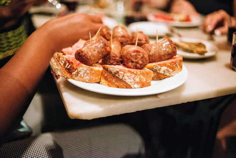 Barcelona: Tapas, Wine & History Tour of the Old Town - Key things that make this tour worth your evening