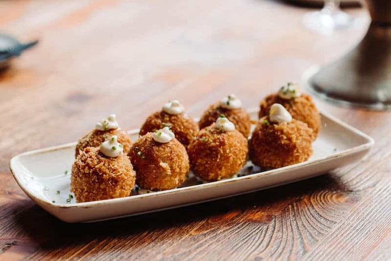 Barcelona: Tapas & Wine Tour in Born & Gothic Quarter - Why Born and the Gothic Quarter Make Sense for Tapas + Wine