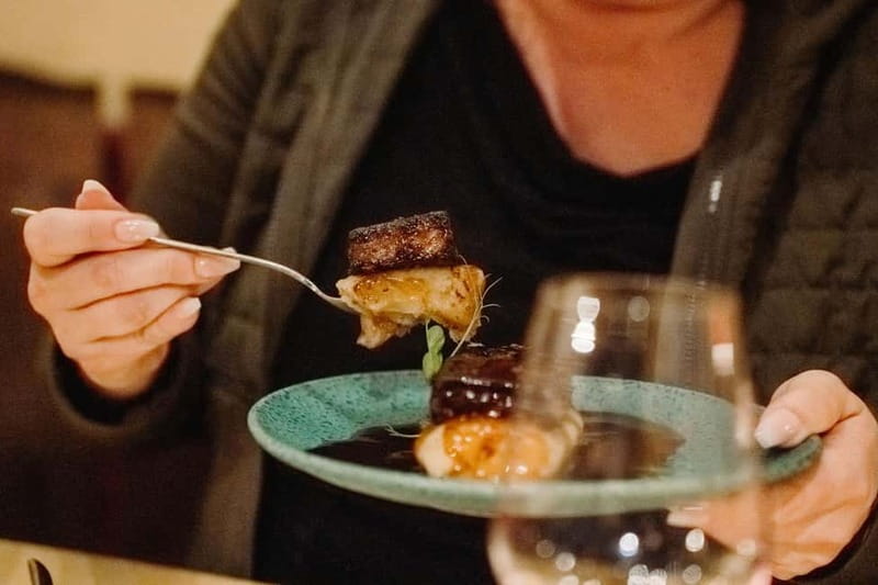 Barcelona: Tapas & Wine Tour in Born & Gothic Quarter - Bastaix: Kickoff Tapas, Cava, and the Modern-Classic Mix