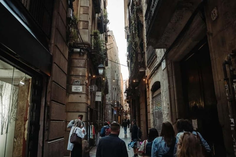 Barcelona: Tapas & Wine Tour in Born & Gothic Quarter - Meeting at Carrer del Rec Comtal: Getting Oriented Without Feeling Lost