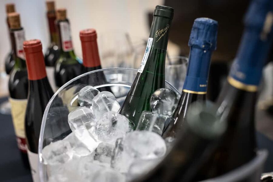 Barcelona: Taste 5 Spanish Wines paired with Live Music - Cheese and charcuterie: small plates that don’t overpower the wines