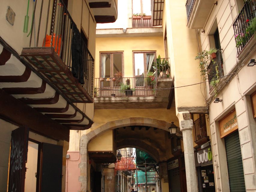 Barcelona: “The Cathedral of the Sea” Literary Walking Tour - Following The Cathedral of the Sea in real 14th-century streets