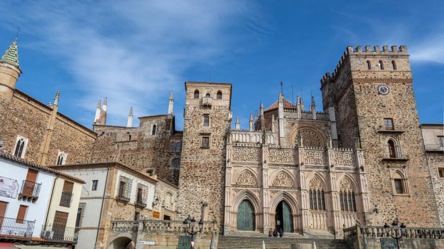 Barcelona: The Search for the Snake Stone City Treasure Hunt - Pla de la Seu and the cathedral area: where attention gets rewarded