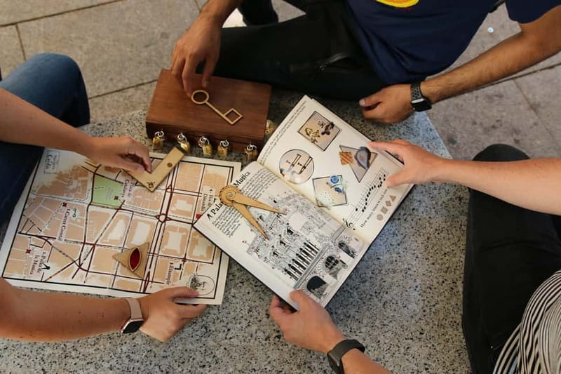 Barcelona: The Search for the Snake Stone City Treasure Hunt - Meeting at Carrer de Trafalgar and getting your kit