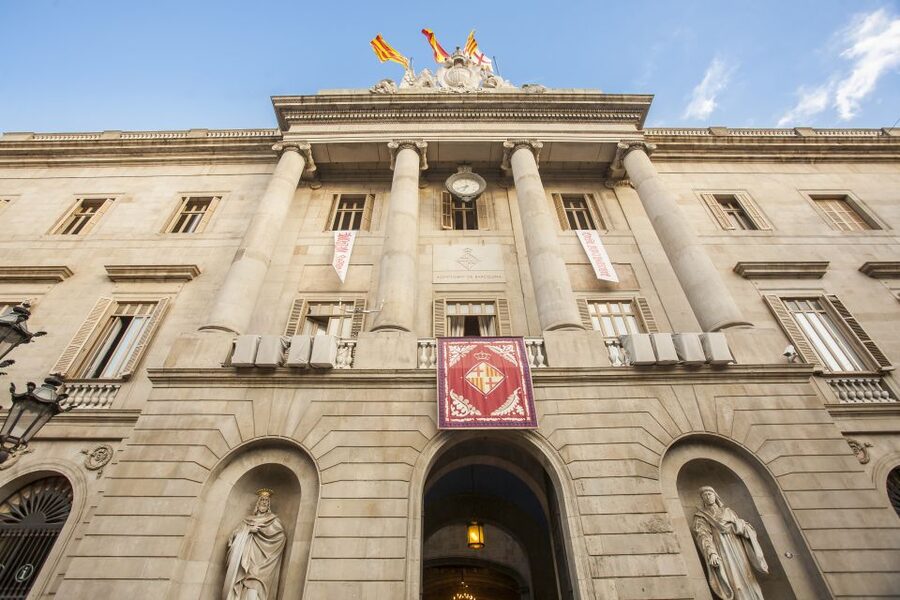 Barcelona: “The Shadow of the Wind” Literary Walking Tour - Picasso Museum stop and the route into modern cultural Barcelona