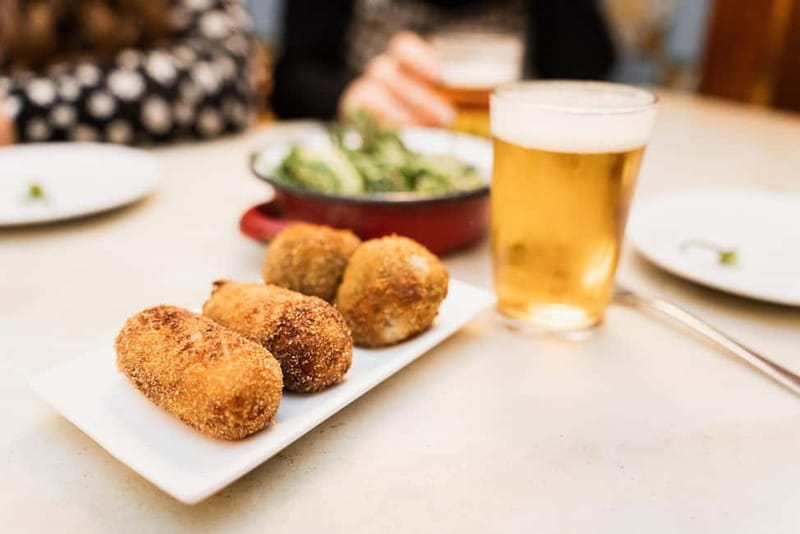 Barcelona: The Ultimate Local Tapas & Drinks Food Tour - Entering Barcelona by taste: Jaume I and the Gothic Quarter