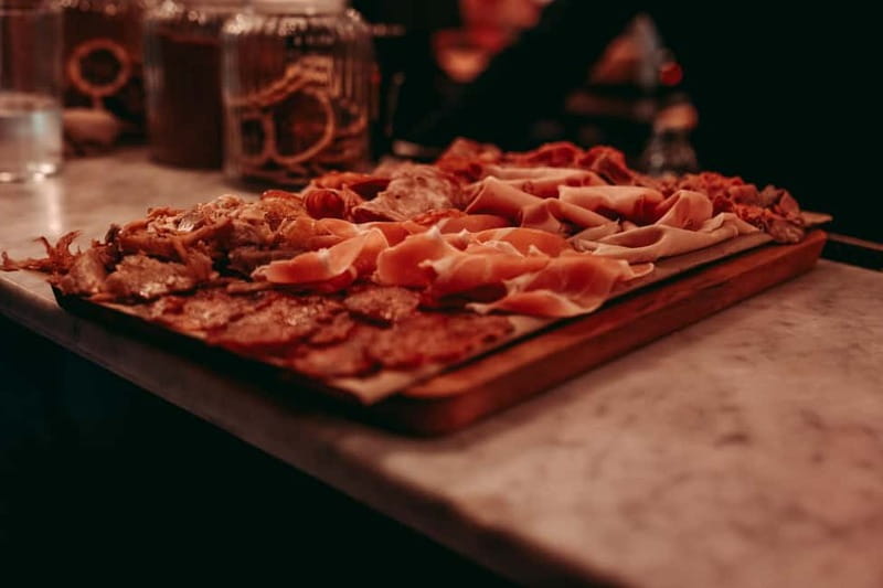 Barcelona: Tipsy Tapas & History Tour in the Gothic Quarter - Stop Three Near La Rambla: Live Music and the Final Pour
