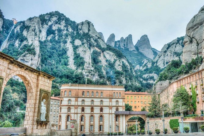 Barcelona to Montserrat Monastery: Tour, Transfers & Basilica - Stop 2: Abadia de Montserrat with real time in the mountains