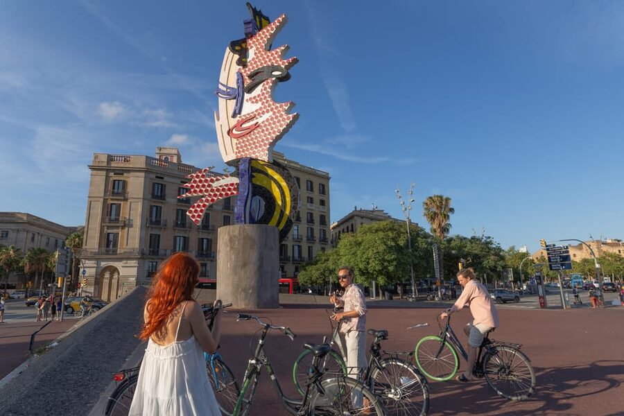 Barcelona: Top-Rated Bike or E-Bike Tour with Local Guide - Palau de la Música Catalana stop: architecture you can feel, with a breather