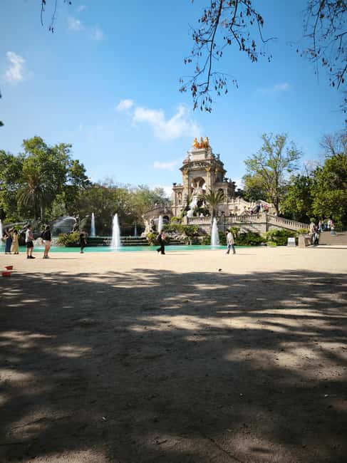 Barcelona: Top-Rated Bike or E-Bike Tour with Local Guide - Arc de Triomf and Parc de la Ciutadella: reset mode for your legs