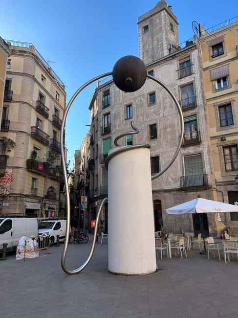 Barcelona: Top Sights by Bike Tour - Safety, one-way streets, and why guide choice matters
