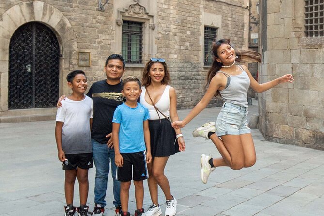 Barcelona Tour And Photoshoot in Gothic Quarter - Who this tour is best for