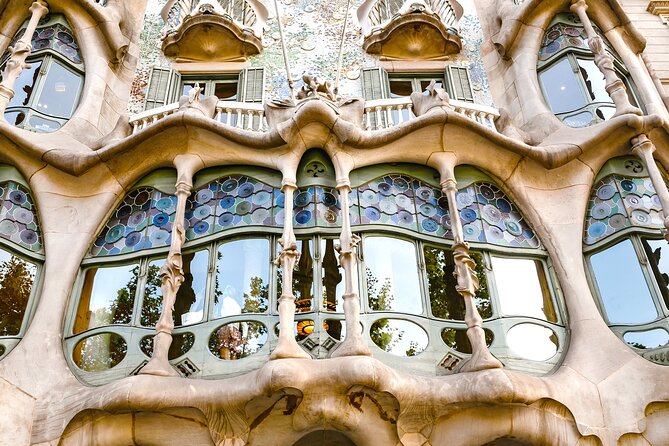 Barcelona Tour from Your Cruise Ship - Plaza d’Espanya and the Montjuïc Fountain Moment
