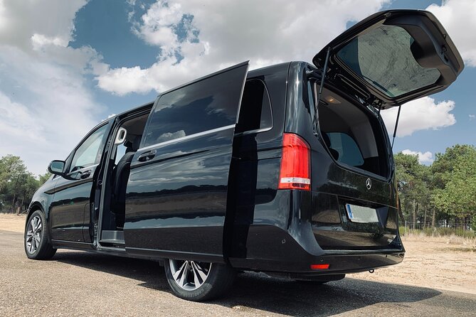 Barcelona Transfers Premium - Luggage help at drop-off: the small detail that saves headaches